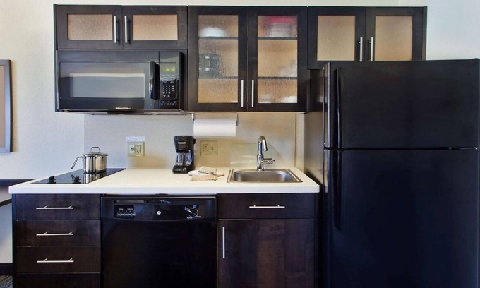 Horsham Maison | Convenient Stay in Horsham! 2 Comfortable Units, Pets Allowed, Parking