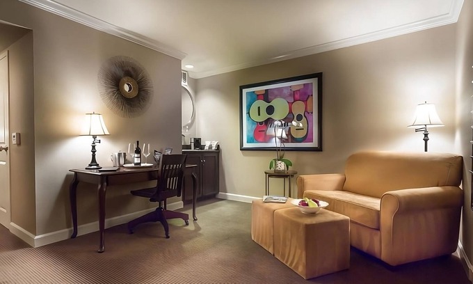 Cupertino Hôtel | Conveniently Located To Excellent Transportation! 4 Spacious Units, Free Parking