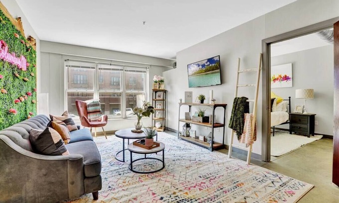 Short North Copropriété | Short North Oasis W/ Free Wine & Private Parking