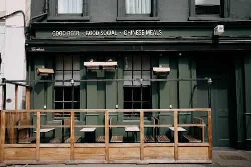 Belfast City Centre Appartement | Converted Bar & Chinese Takeaway