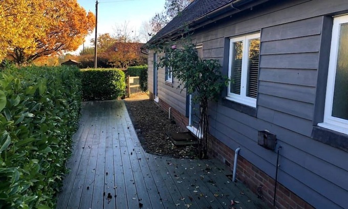 Inkpen Maison | Converted Countryside Barn (BAR)