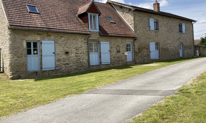Dompierre-les-Eglises Maison | Converted barn in rolling countryside with pool and spa.