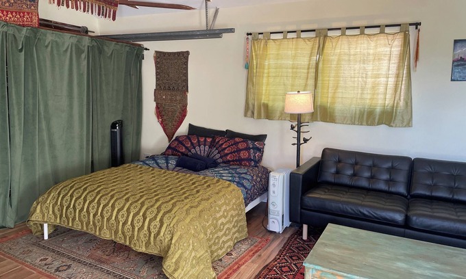 Ventura Appartement | Converted Garage in Quite Rural Neighborhood Near Freeway