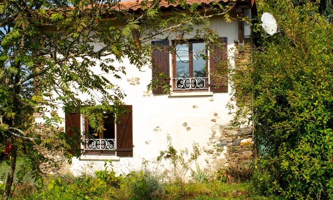 Saint-Mesmin Cottage | Gite en pierre converti dans un verger. La Petite Maison.