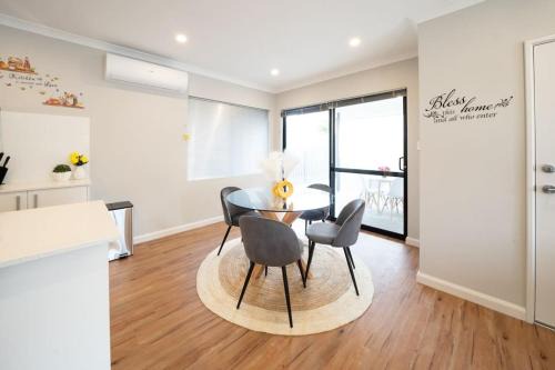 Kelmscott Appartement | Convinient Cosy home with all around you!