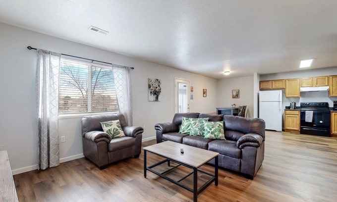 Brighton Appartement | Convenient Two King Near Everything Fun