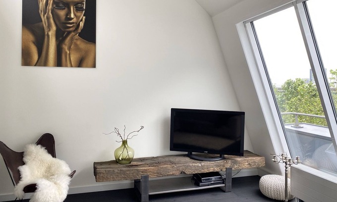 Katendrecht Appartement | cool city loft with a beautiful view over the Maas