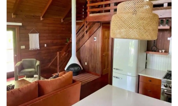 Athens Maison | Cool & Cozy Cabin by the Lake