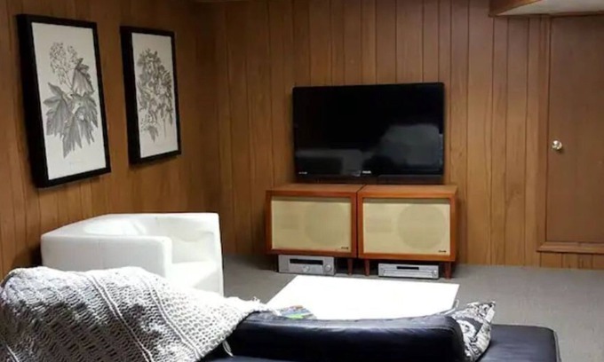 Escanaba Appartement | Cool furnished Apartment Near Downtown Escanaba