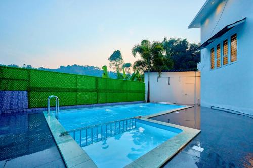 Devikolam Lit Et Petit-Déjeuner | Cool Nest 5 BR Pool Villa Munnar by VOYE HOMES