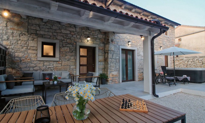 Svetvincenat Villa | Cool traditional villa in Central Istria with whirlpool and modern interior