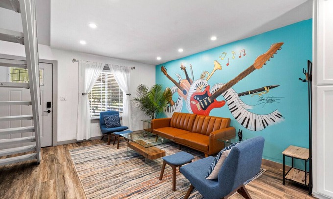 St. Edwards Maison | Cool Vibes SoCo Townhome!