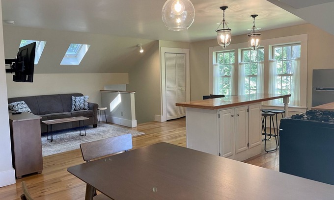 Cooperstown Maison | Cooper Park Carriage House - Downtown Cooperstown!