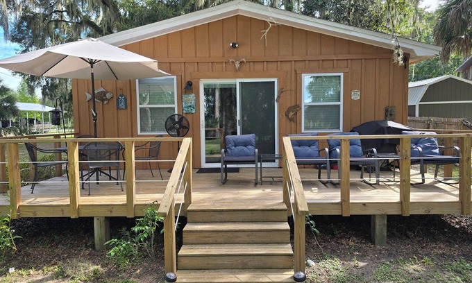 Cross Creek Maison | Cooper's Creekside in Cross Creek is located right on the creek with boat access