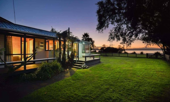 Holdens Bay Maison | Two Bedroom Lakefront Escape with Kayaks
