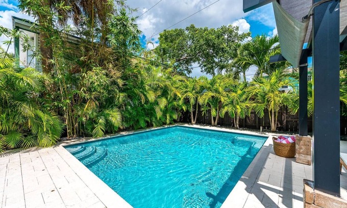 Flamingo Parks Maison | Coral Cove Hideaway | Guest House & Heated Pool!