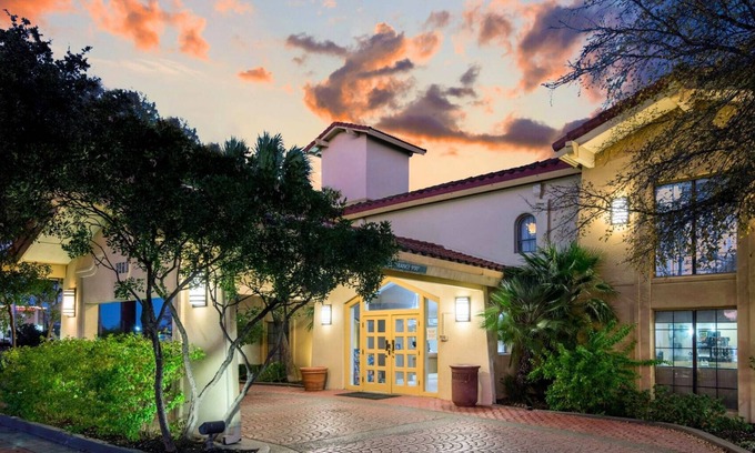 North San Antonio - SAT Hôtel | Coratel Inn & Suites by Jasper Wonderland Comfort 2 Double Bed NS