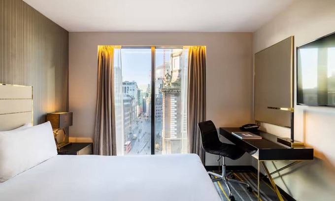 Portsoken Hôtel | Corner King Room w/Stunning City Views – Spacious Stay in East London