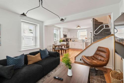 Manayunk Maison | Corner Rowhome with Parking Sleeps 8