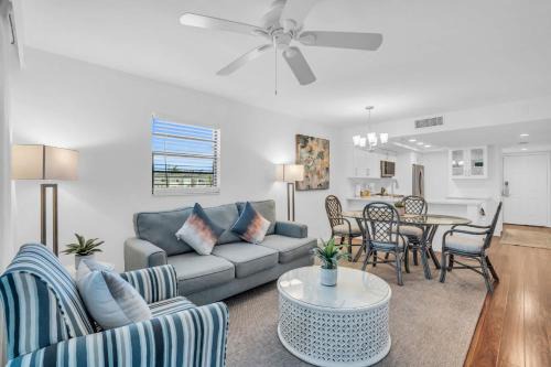 Park Shore Maison | Corner Unit Updated And Near Lobby