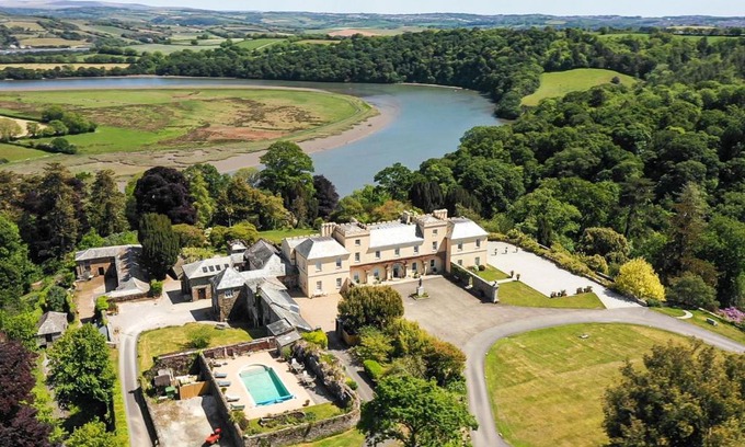 Saltash Maison | Cornish Castle