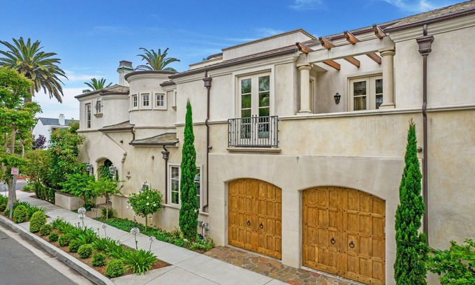 Corona del Mar Villa | Villa de plage de luxe d'inspiration française