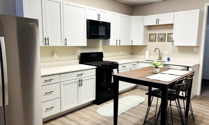 Lake Station Appartement | Corporate Loft near Merrillville/Crown Point