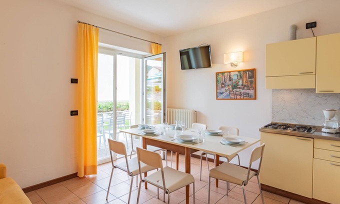 Garda Appartement | Corte delle Rose by Interhome