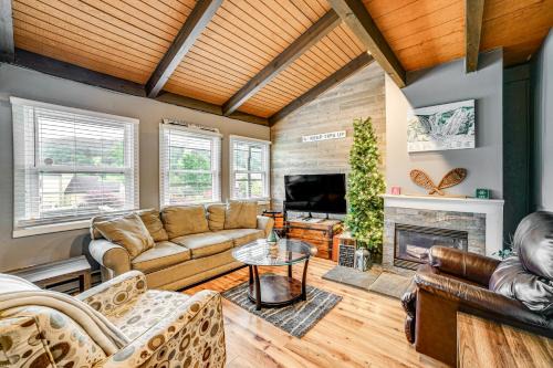 Blodgett Mills Maison | Cortland Townhome - Walk to Greek Peak Mtn Resort!