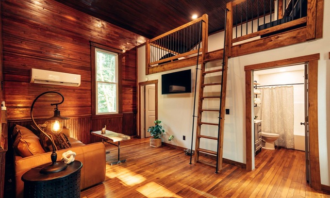 Procious Cabine | Corton Lodge on the Elk River - Bell Tower Suite