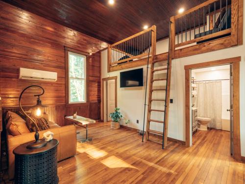 Procious Maison | Corton Lodge on the Elk River - Bell Tower Suite