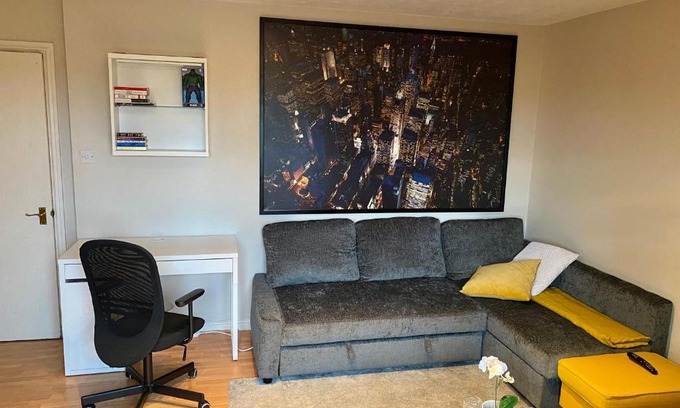 Loxford Appartement | Cosey 1-bedroom condo