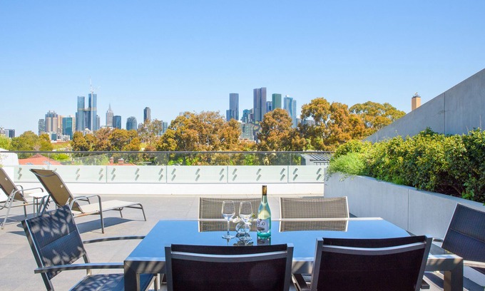 Carlton Appartement | Cosmo Stays- 3BR Penthouse Apartment. Incredible City Views. Free Parking.