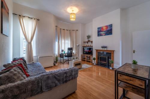 Coventry Appartement | Cosmopolitan Comforts Flat