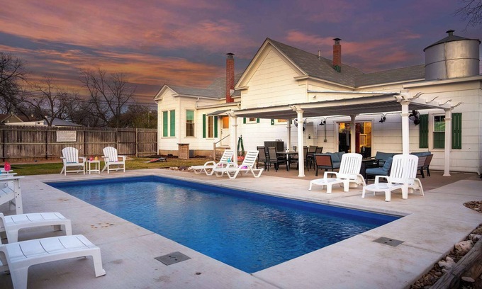 Fredericksburg Maison | Cosmopolitan- Hot Tub, Heated Pool & Fire Pit