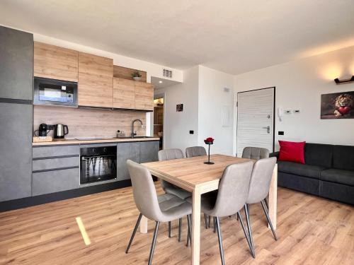 Zorzino Appartement | Costa Blu - Pool & terrace lake view