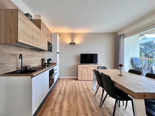 Zorzino Appartement | Costa Blu - Pool & terrace lake view