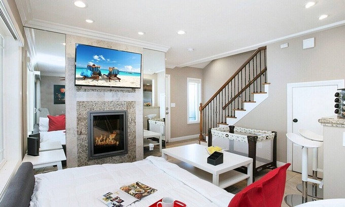Westside Costa Mesa Copropriété | Awesome Multi Level - Large Patio - Fast WIFI - Work Desks - Self Check In! (CM-2)