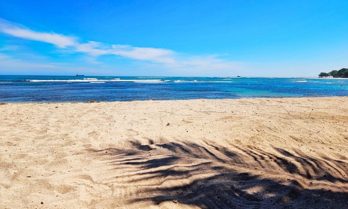 Costambar Appartement | Costambar Ocean Breeze - Beachfront Apartment With Pool