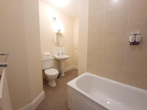 Langford Maison | Cosy 1-bedroom cottage next to Combe Lodge Venue