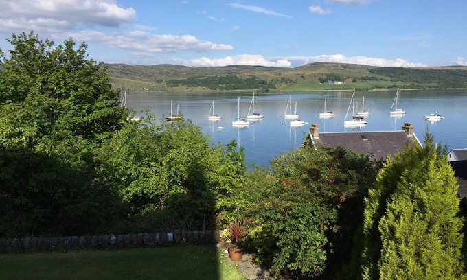 Tighnabruaich Appartement | Chalet confortable entouré de jardins communaux avec vue sur la mer de Kyles of Bute