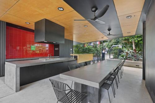 Bowen Hills Appartement | Cosy 2-Bed with Pool Bbq Area and Secure Parking