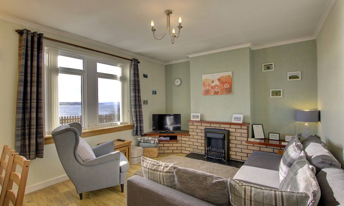 Invergordon Maison | Cosy 2-bedroom house with panoramic views of the Cromarty Firth