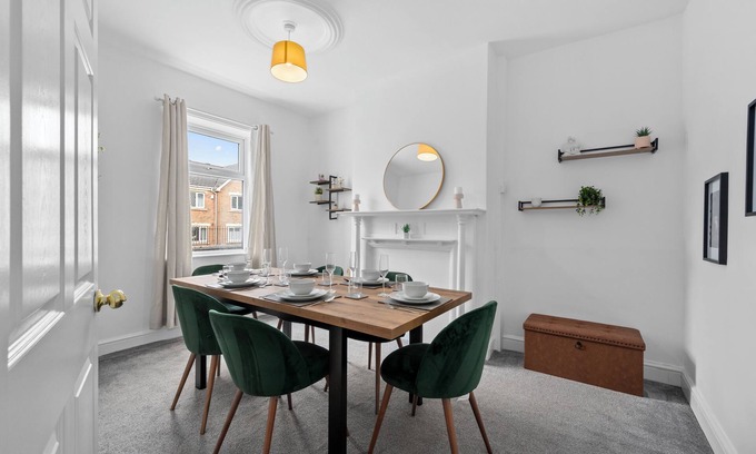 Blackrod Maison | Cosy 3-Bed Home in Blackrod | Modern & Homely