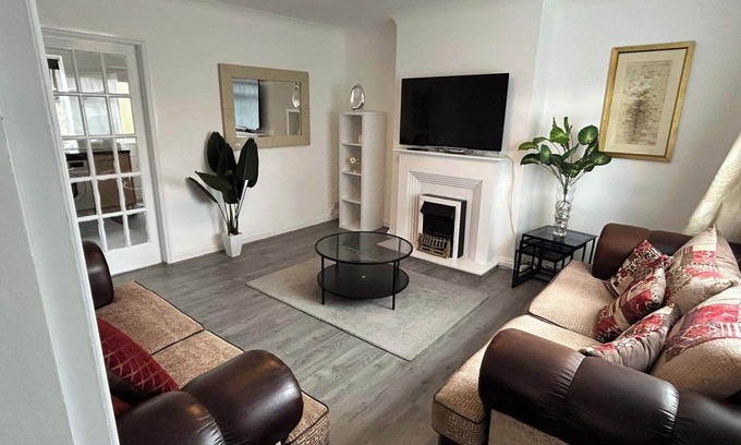 Birmingham Maison | Cosy 3-Bed Retreat - Garden, Parking & Bbq