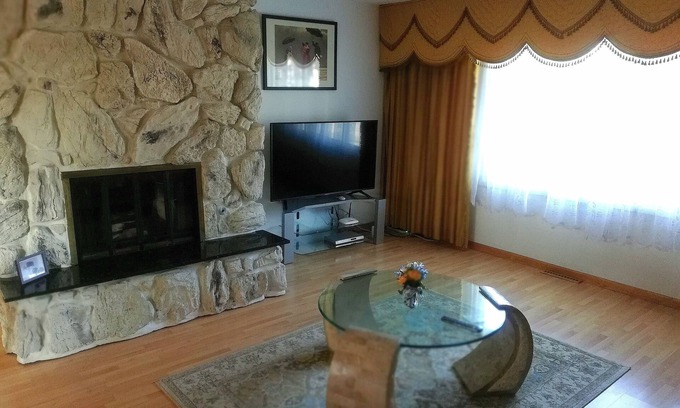 Darien Maison | Cosy 4 Bdr. House with Spacious Yard