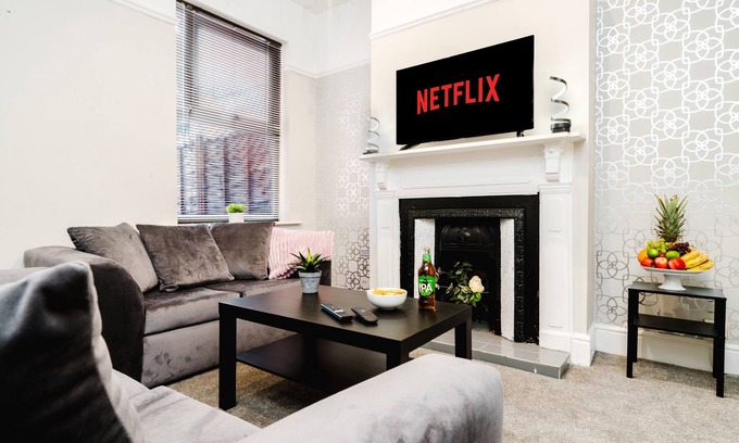 Bloxwich Maison | Cosy 4-Bed - Sleeps 7, Garden