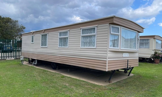 Scratby Maison | Cosy 4 berth caravan nearby Scratby beach, Norfolk ref 43045G