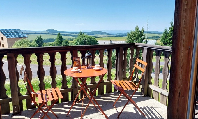 Besse-et-Saint-Anastaise Appartement | Appart 2 ch 5 P Vos vacances nature à Super Besse dans le Massif du Sancy !