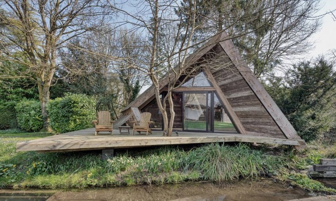 Winchester Cabine | Cosy A-Frame cabin nestled in the chalk steams of Hampshire